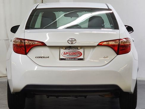 Used 2017 Toyota Corolla LE FWD image 6