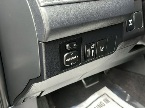 Used 2018 Toyota RAV4 LE image 22