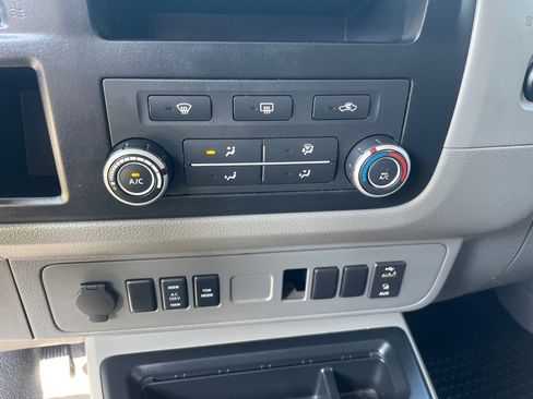 Used 2015 Nissan NV 3500 SV w/ Technology Package image 15