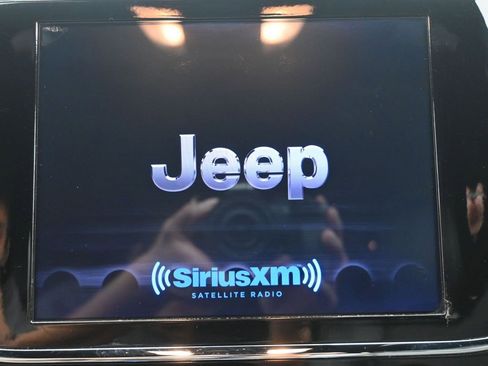 Used 2019 Jeep Grand Cherokee Overland image 32