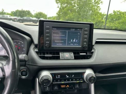 Used 2019 Toyota RAV4 XLE Premium w/ Cold Weather Package AWD/4WD image 9