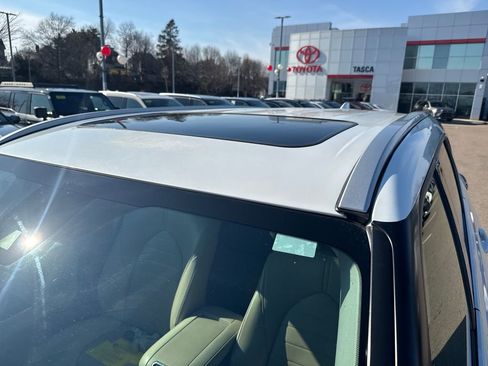 Used 2022 Toyota Highlander XLE image 46