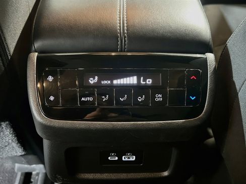 Used 2023 Nissan Pathfinder SV AWD/4WD image 17