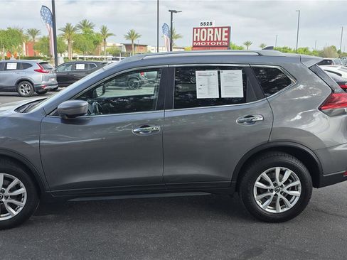 Used 2017 Nissan Rogue SV FWD image 6