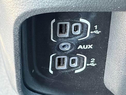 Used 2022 RAM 1500 Laramie AWD/4WD image 30