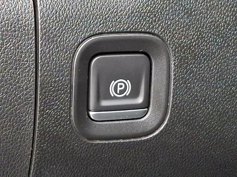 Used 2020 Chevrolet Silverado 1500 Custom w/ Custom Value Package image 28