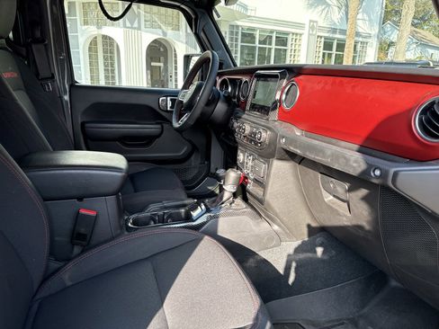 Used 2023 Jeep Gladiator Rubicon w/ Cold Weather Group image 34