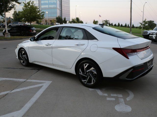 Used 2025 Hyundai Elantra SEL FWD image 5