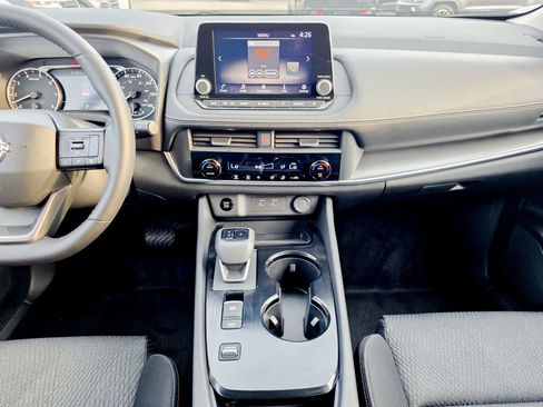 Used 2025 Nissan Rogue SV image 19