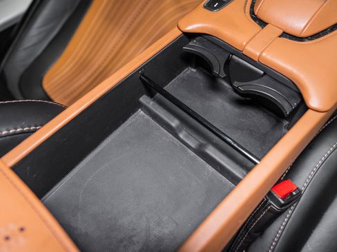 Used 2017 Aston Martin DB11 V12 image 34