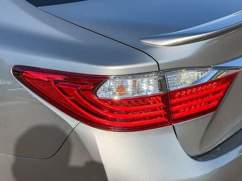 Used 2015 Lexus ES 300h w/ Navigation System Package FWD image 10