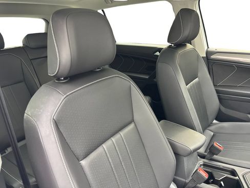 Used 2023 Volkswagen Tiguan SE w/ Panoramic Sunroof Package FWD image 48