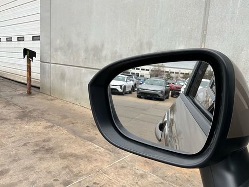 Used 2025 Nissan Rogue SV image 19