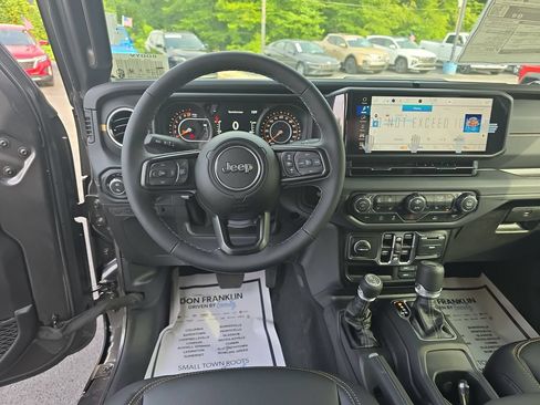 New 2026 Jeep Gladiator Sport AWD/4WD image 13