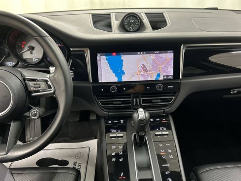 Certified 2024 Porsche Macan S AWD/4WD image 19