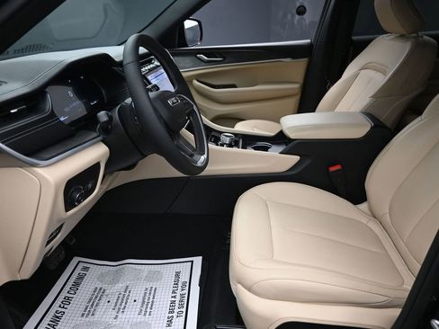 Used 2025 Jeep Grand Cherokee L Limited w/ Black Appearance Package image 14