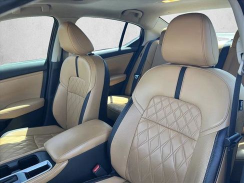 Used 2023 Nissan Sentra SV w/ SV Premium Package image 16