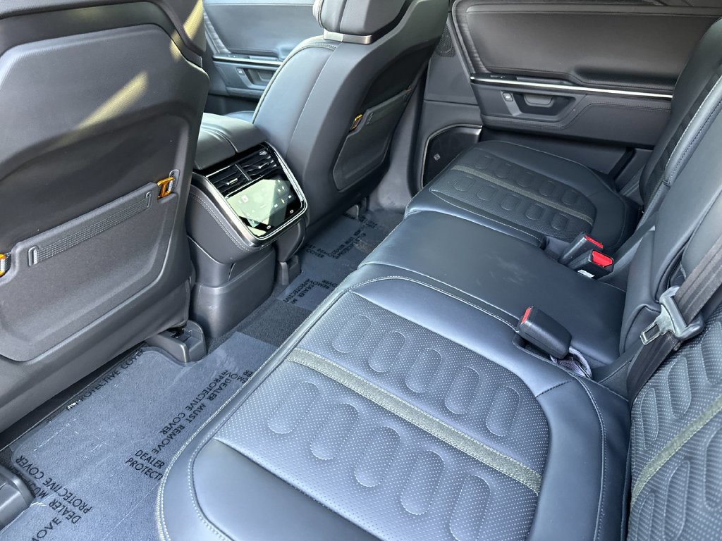 Used 2025 Rivian R1S Adventure Dual AWD/4WD image 11