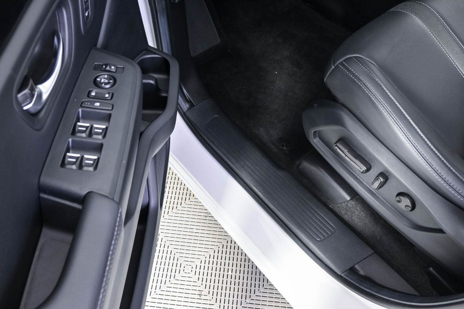 Used 2024 Honda Pilot EX-L image 7