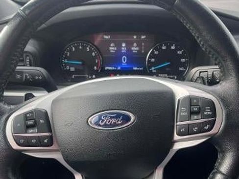 Used 2020 Ford Explorer XLT w/ Comfort Package AWD/4WD image 3