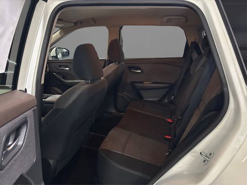 Used 2021 Nissan Rogue SV image 10