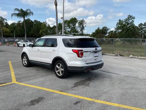 Used 2018 Ford Explorer XLT w/ Equipment Group 202A image 9