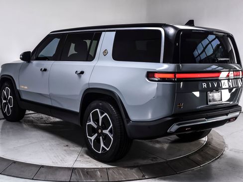 Used 2024 Rivian R1S Adventure AWD/4WD image 4