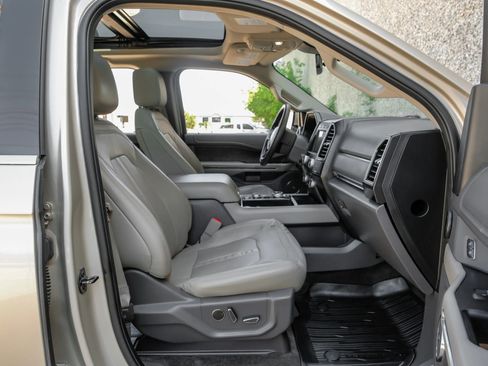 Used 2018 Ford Expedition Limited w/ Equipment Group 302A AWD/4WD image 35