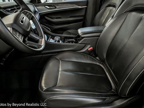 Used 2022 Jeep Grand Cherokee L Limited image 17