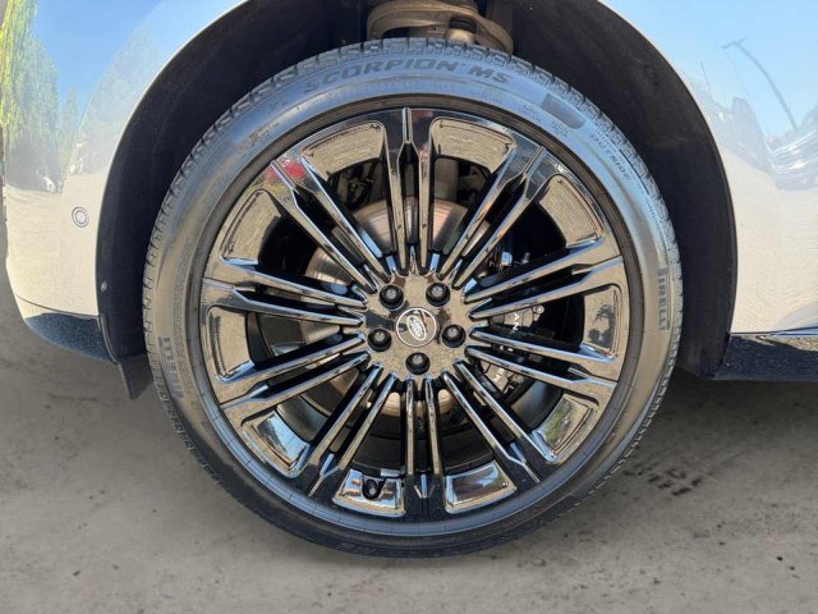 Certified 2025 Land Rover Range Rover SE AWD/4WD image 9
