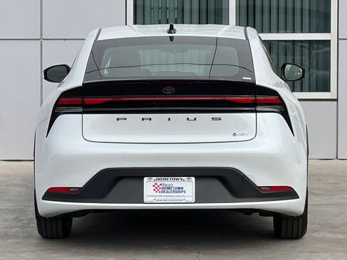 New 2026 Toyota Prius LE image 5