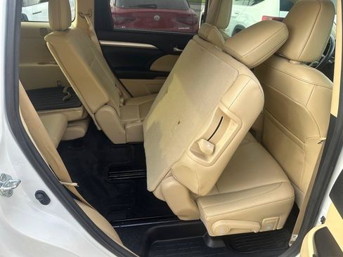 Used 2017 Toyota Highlander XLE FWD image 29