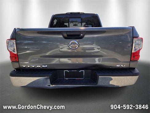 Used 2017 Nissan Titan SV image 4