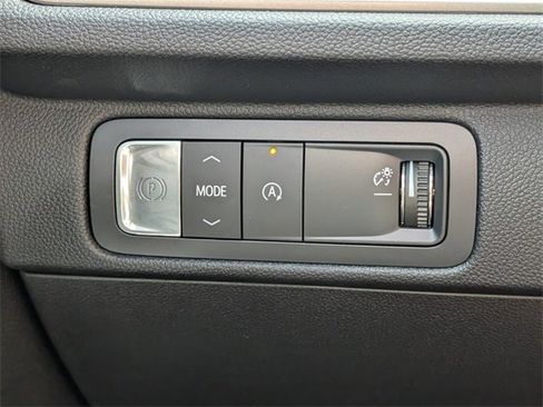 Certified 2025 Chevrolet Traverse LT w/ Driver Confidence Package image 23