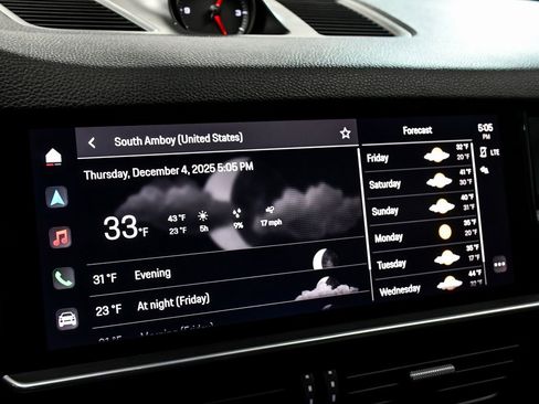 Used 2022 Porsche Cayenne Platinum Edition image 30