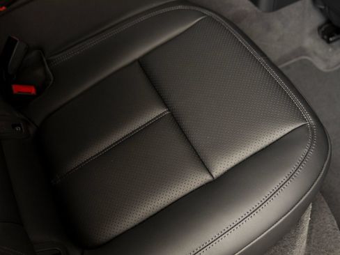 New 2026 Porsche Macan AWD/4WD image 38