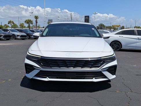 Certified 2024 Hyundai Elantra Limited image 2