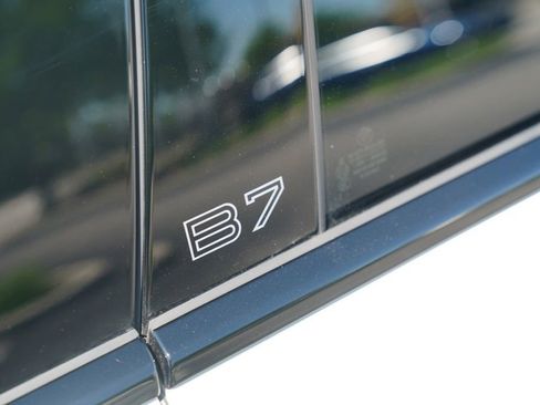 Used 2022 BMW ALPINA B7 xDrive w/ Luxury Rear Seating Package AWD/4WD image 6
