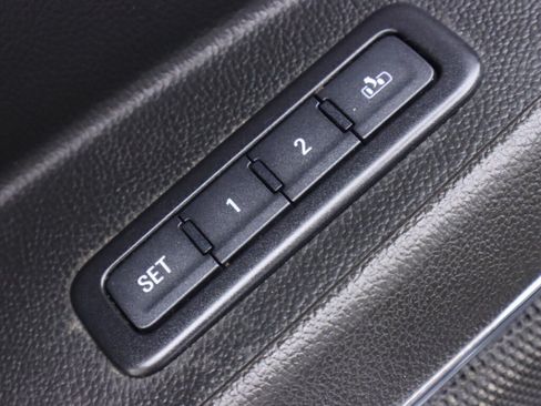 Used 2018 Chevrolet Tahoe Premier RWD image 26