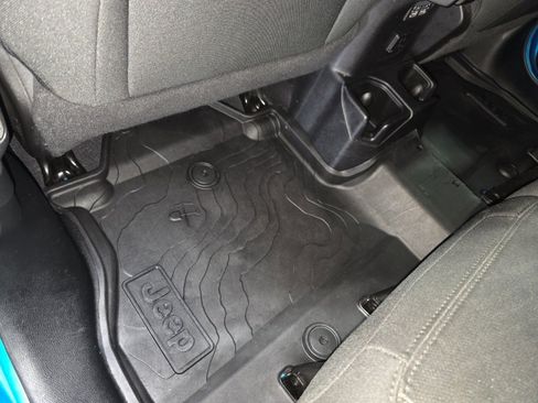 Used 2019 Jeep Wrangler Unlimited Sahara image 18