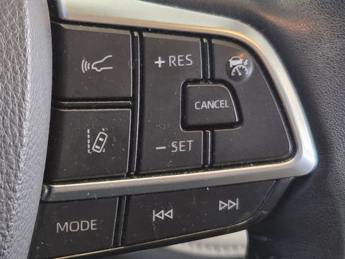 Used 2020 Toyota Highlander XLE AWD/4WD image 36