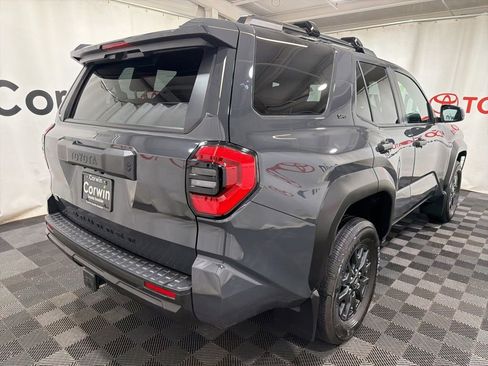 Used 2025 Toyota 4Runner SR5 AWD/4WD image 10