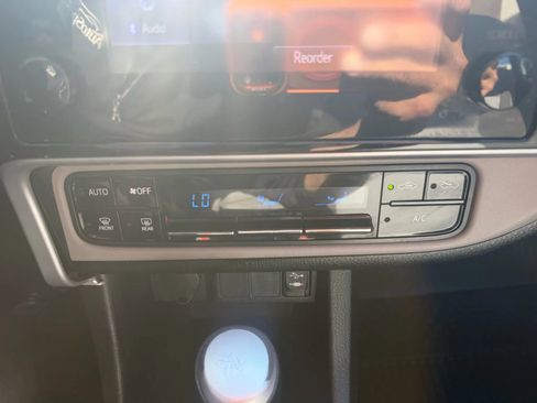 Used 2019 Toyota Corolla LE image 19