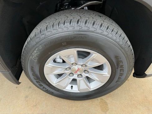 New 2026 GMC Sierra 1500 SLE w/ Preferred Package image 4