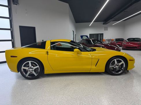 Used 2007 Chevrolet Corvette Coupe w/ Preferred Equipment Group RWD image 11