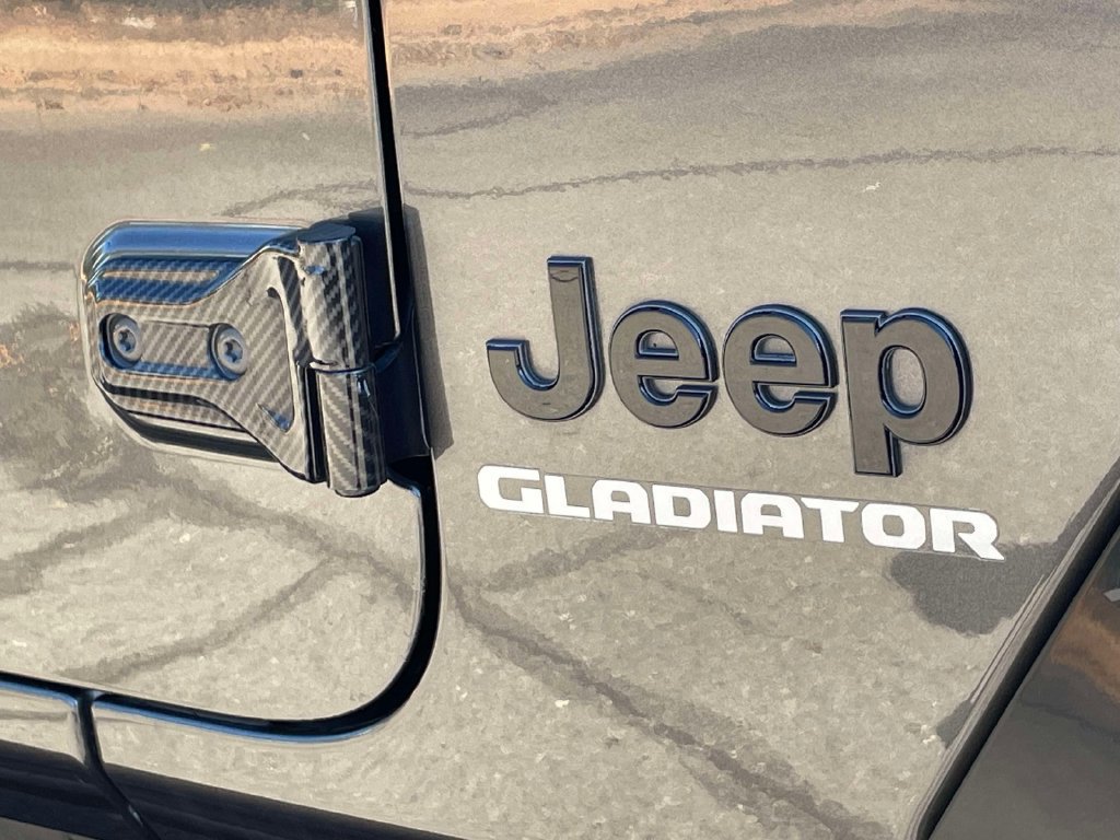 Used 2021 Jeep Gladiator Overland AWD/4WD image 9