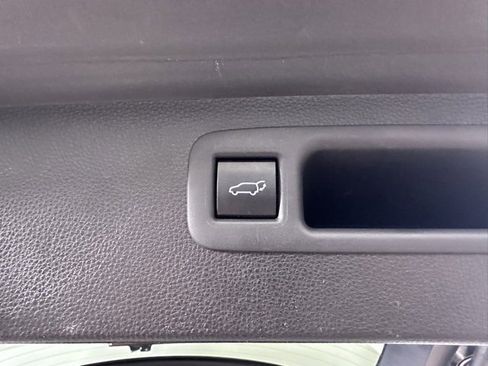 Used 2021 Toyota Highlander XSE image 17