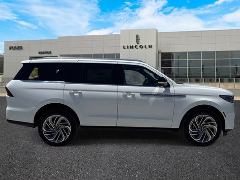 New 2026 Lincoln Navigator Reserve AWD/4WD image 2