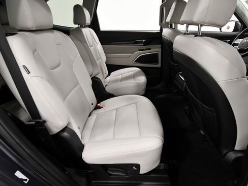 Used 2023 Kia Telluride S FWD image 17