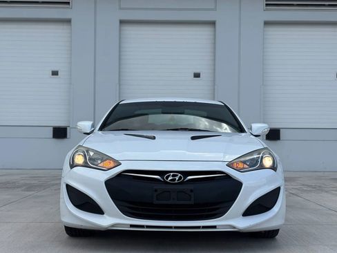 Used 2015 Hyundai Genesis 3.8 image 3